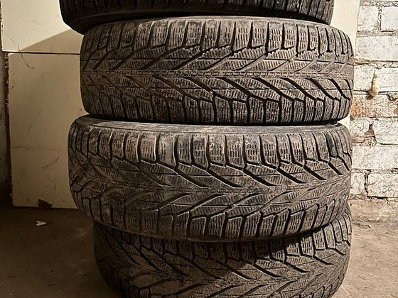 Продам б/у шины в Ахтме 225/65/R17 зимние