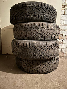 Продам б/у шины в Ахтме 225/65/R17 зимние (1 фото из 3)