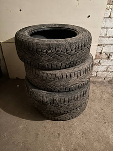 Продам б/у шины в Ахтме 225/65/R17 зимние (3 фото из 3)