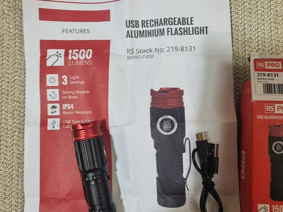 Фонарь RS PRO LED аккумуляторный