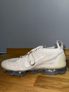 NIKE AIR VAPORMAX (1 foto / 6)