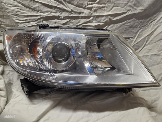 Subaru Tribeca esituled, headlight