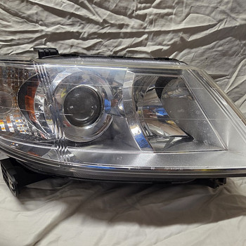 Subaru Tribeca esituled, headlight