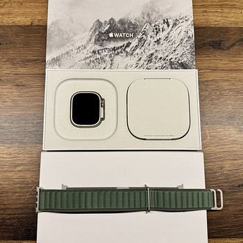 Apple Watch Ultra 49mm, Titanium, Green Alpine Loop M