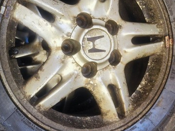 Литые диски Honda с зимними шинами 205/70R15. 4 шт