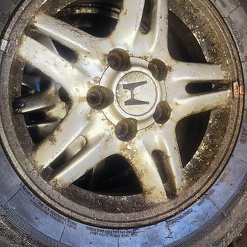 Литые диски Honda с зимними шинами 205/70R15. 4 шт