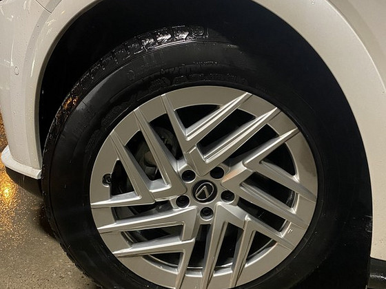 Шины Michelin X Ice Snow на дисках Lexus 19 дюймов