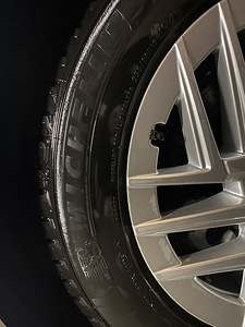 Шины Michelin X Ice Snow на дисках Lexus 19 дюймов (3 фото из 4)