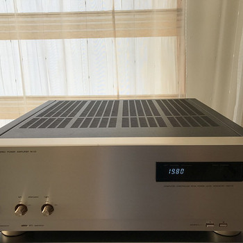 Lõppvõimendi Luxman M-03