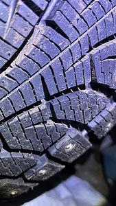 Pirelli Winter Carving Edge 245/50R18 naastrehvid (1 foto / 3)