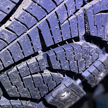 Pirelli Winter Carving Edge 245/50R18 naastrehvid