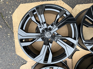 19" оригинальные диски Volvo 5x108 (1 фото из 9)