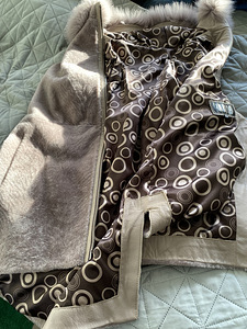 Mouton kapuutsiga, rebaseäärisega L-XL (9 foto / 10)
