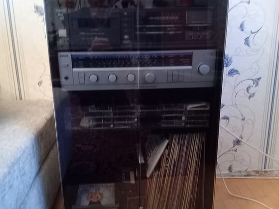 Hi-Fi muzykalnyi центр Philips в шкафу