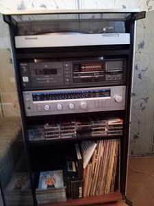Hi-Fi muusika keskus Philips kappis (2 foto / 3)