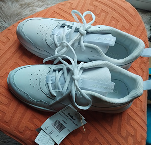 Белые кроссовки Reebok 38 (2 фото из 2)