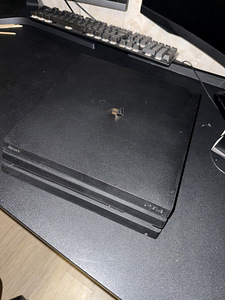 PS4 pro 1tb (2 фото из 3)