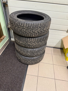 Müüa korralikud naastrehvid 215/55/17 (3 foto / 3)