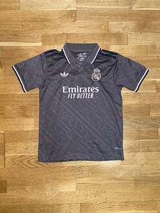 Футболка Real Madrid (1 фото из 3)