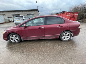 HONDA CIVIC 1,8 BENS AUTOMAAT, VARUOSAD (4 foto / 10)
