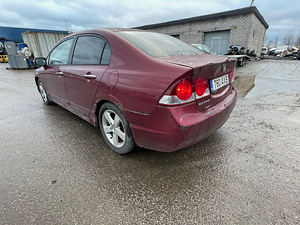 HONDA CIVIC 1,8 BENS AUTOMAAT, VARUOSAD (6 foto / 10)
