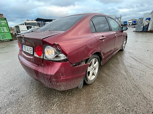 HONDA CIVIC 1,8 BENS AUTOMAAT, VARUOSAD (7 foto / 10)