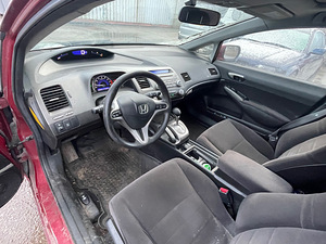 HONDA CIVIC 1,8 BENS AUTOMAAT, VARUOSAD (10 foto / 10)