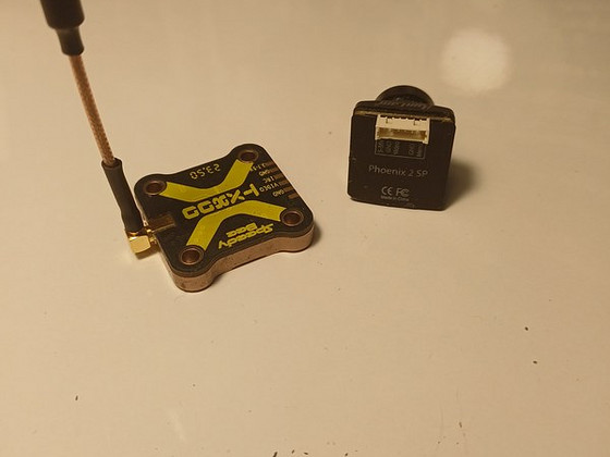 RunCam Phoenix 2 SP ja SpeedyBee TX800