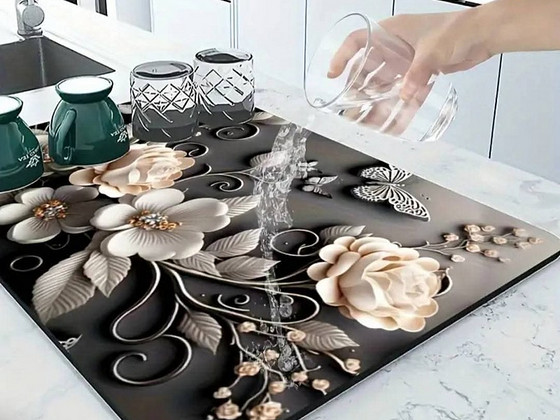Elegantne 3D-disainiga nõudekuivatusmatt.
