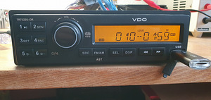 VDO TR7322U-OR MP3/USB FM 24V (18-32V) автомагнитола (2 фото из 2)