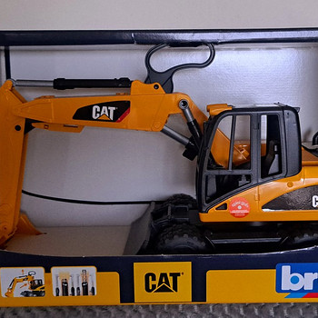 BRUDER CAT экскаватор