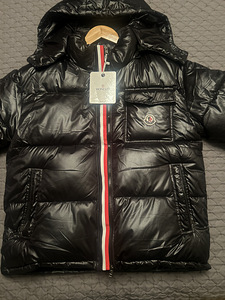 Moncler maya (1 фото из 4)