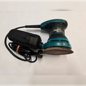 Эксцентриковая шлифмашина Makita BO5031 + Чемодан (2 фото из 5)