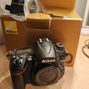 Зеркальная камера Nikon D7000
