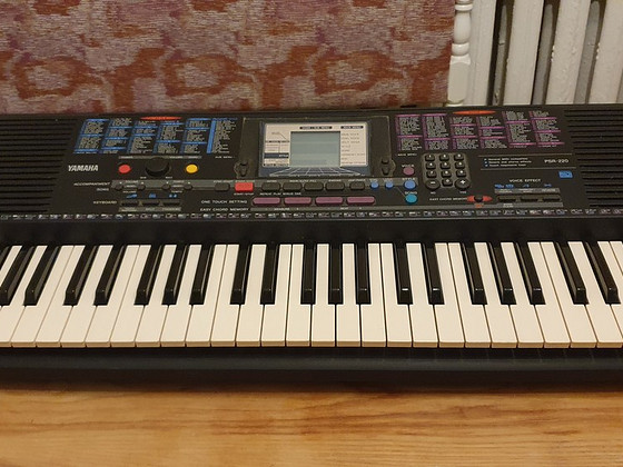 Yamaha PSR 220 Cинтезатор