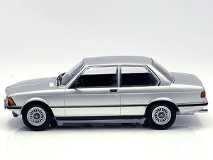 BMW E21 323 1978 mudelauto 1:18 (7 foto / 7)