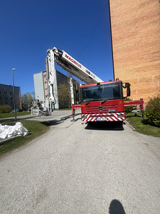 Pakutakse 32-meetrise autokorvi teenuseid (1 foto / 3)