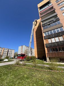 Pakutakse 32-meetrise autokorvi teenuseid (3 foto / 3)