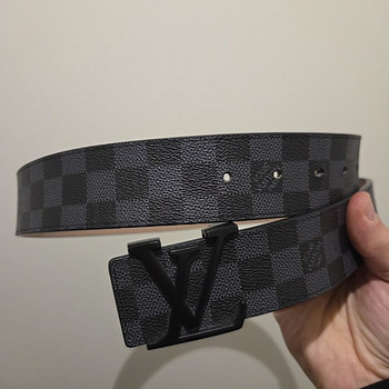 Кожаный ремень Louis Vuitton.