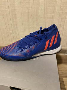 Кроссовки для футзала Adidas, в очень хорошем состоянии (1 фото из 3)