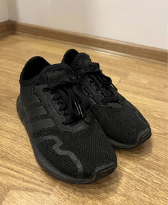 Adidas р.33 (2 фото из 3)