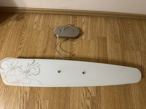 Äge rippuv valgusti (1 foto / 2)
