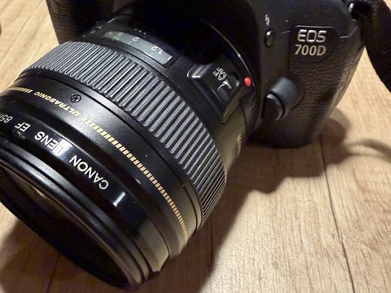 Canon EOS 700D + Canon EF 85mm f/1.8
