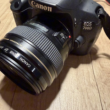 Canon EOS 700D + Canon EF 85mm f/1.8