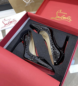 Louboutin Kingad (1 foto / 3)