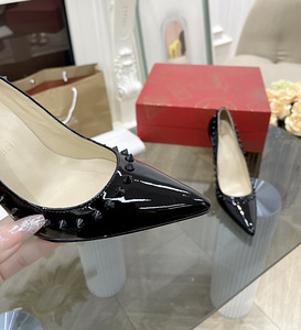 Louboutin Kingad (3 foto / 3)
