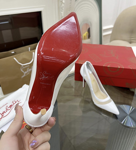 Louboutin valged kingad (1 foto / 1)
