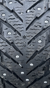 NOKIAN HAKKAPELIITTA 10 ШИПОВАННЫЕ ШИНЫ, 275/50R20 (3 фото из 6)