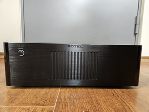 Rotel RMB-1504 4-channel power amplifier. (1 foto / 3)