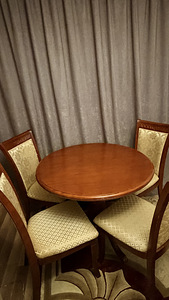 Laud + 4 tooli (1 foto / 2)